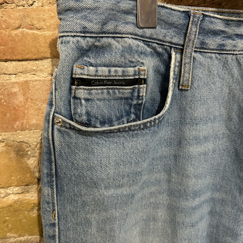 Calvin Klein Light Blue Women’s Distressed Crop Button Fly Denim Jeans